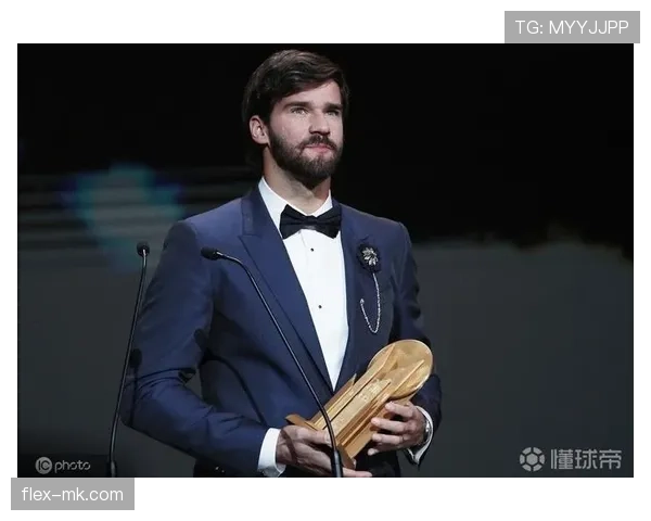 阿利松更衣室彰显领袖风范,激发全队团结与战斗精神 阿利松更衣室彰显领袖风范,激发全队团结与战斗精神